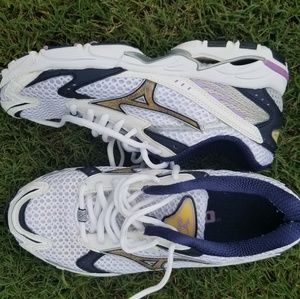 Muzuno Wave Runner Shoes Size 7.5 Womens